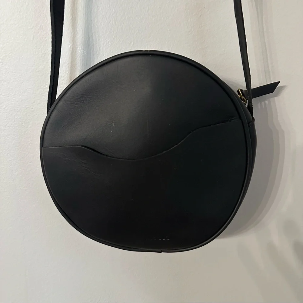Nisolo Women’s Black Leather Round Zippered Adjustable Crossbody Bag NWOT